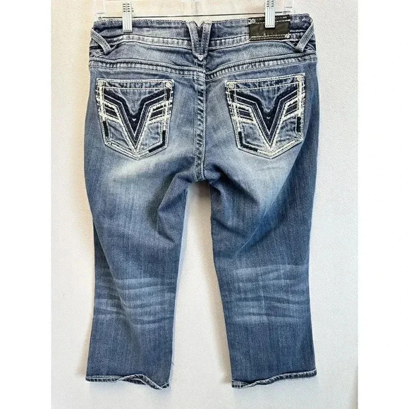Vigoss Medium‎ Wash Straight Leg The Chelsea Capri Embroidered Studded Size 7/8 - Picture 2 of 10